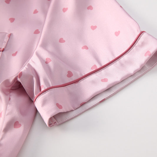 Silky short pajama sleeve in pink.